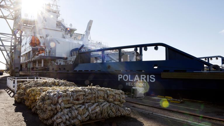 Jäänmurtaja Polaris kuvattuna Artechin telakalla Helsingissä.