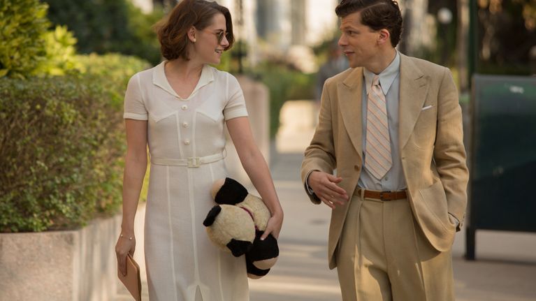 Kristen Stewart ja Jesse Eisenberg elokuvassa Cafe Society.