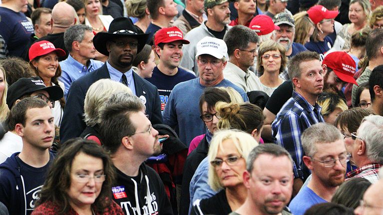 Donald Trumpin kannattajia vaalitilaisuudessa.