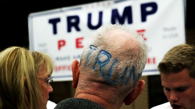 Donald Trumpin kannattajia Manheimin pikkukaupungissa Pennsylvaniassa.