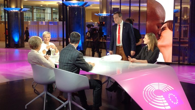 A-studion Brysselin toimittajia.