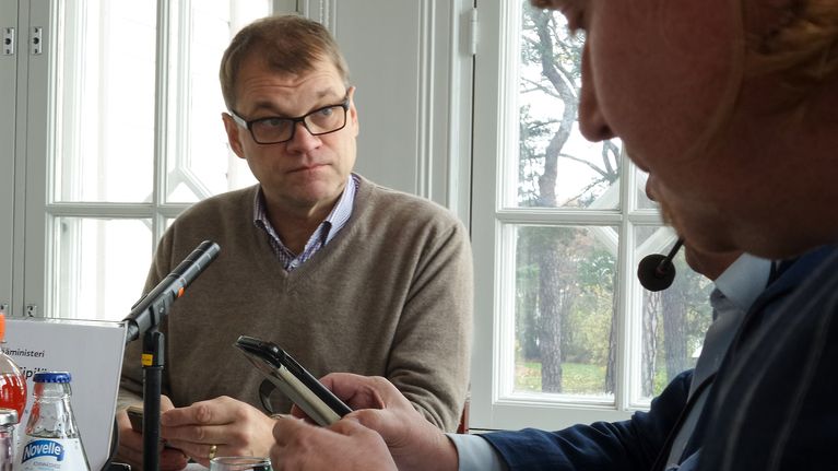 Pääministerin haastattelutunti Kesärannassa 23. lokakuuta. 