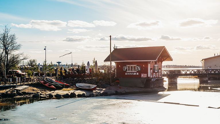 Kahvimökki rannassa