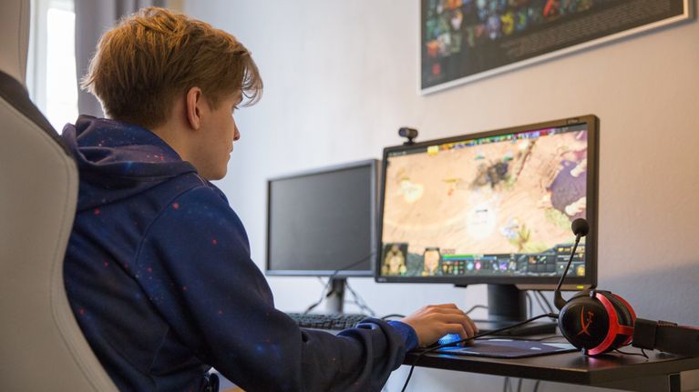 Jesse "JerAx" Vainikka, ammattipelaaja