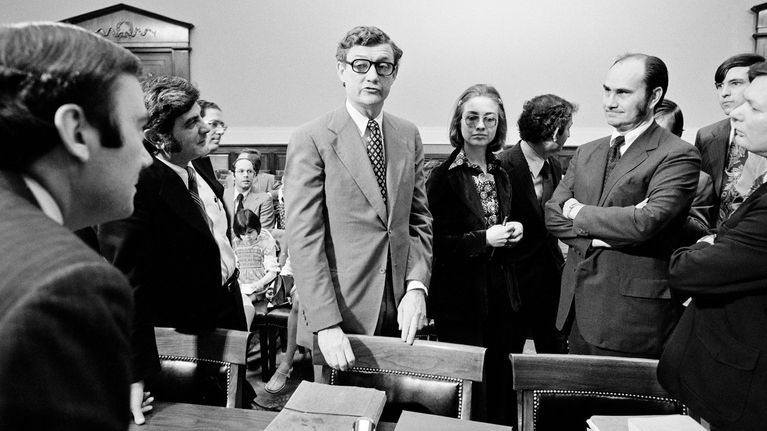 Hillary Rodham nuorena asianajajana Watergate-oikeudenkäynnissä Washingtonissa vuonna 1974.