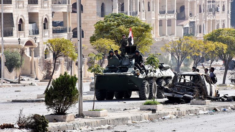 Syyrian sotilaita partioimassa Aleppossa 12. marraskuuta.