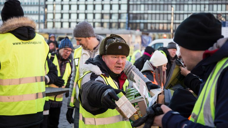 Heikki Hurstin itsenäisyyspäivän viettoa Helsingin Hakaniemessä.