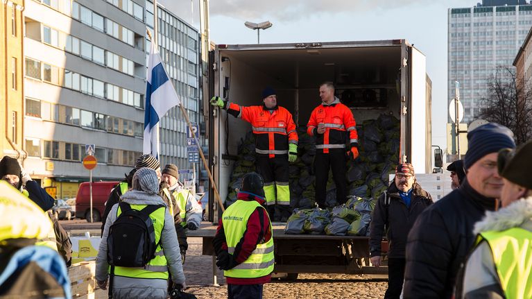 Heikki Hurstin itsenäisyyspäivän viettoa Helsingin Hakaniemessä.