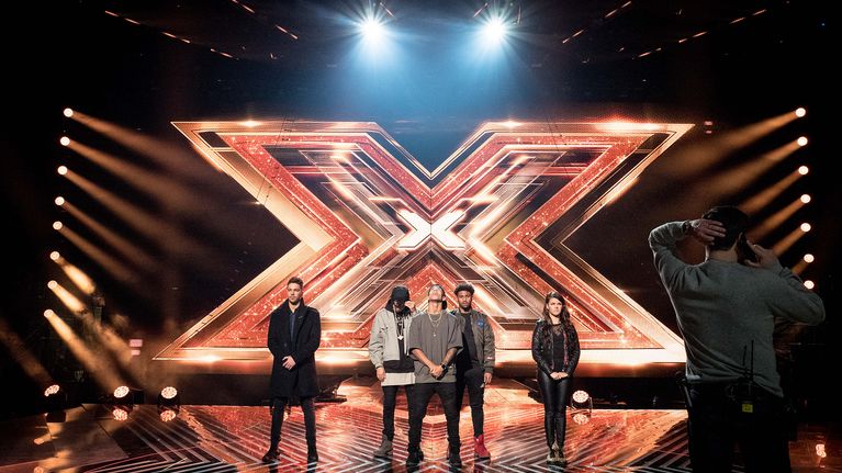 X Factor -kilpailun finalistit harjoituksissa 8. joulukuuta.