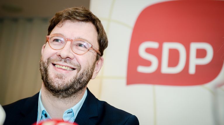 Kansanedustaja Timo Harakka kertoi tiedotustilaisuudessa lähtevänsä haastamaan Antti Rinteen SDPn puheenjohtajuudesta tulevassa puoluekokouksessa. 