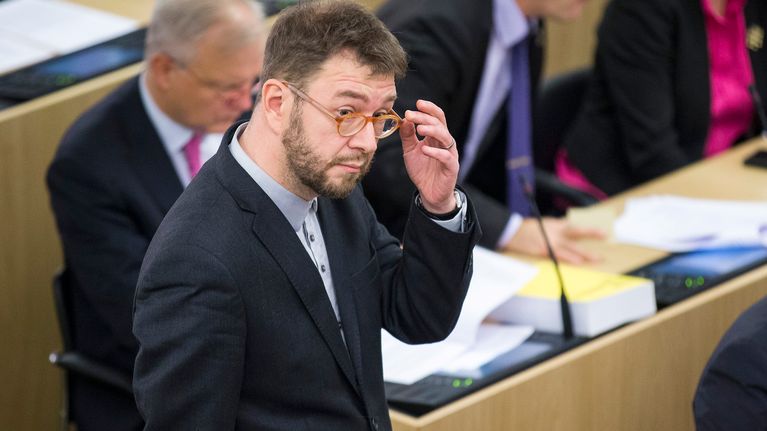 Timo Harakka eduskunnassa joulukuussa 2015.