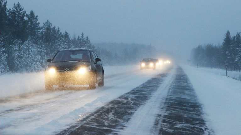 Talviliikennettä Joensuun ja Ilomantsin välisellä tiellä.