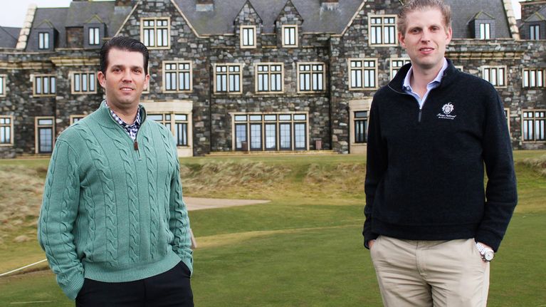 Donald Trump Junior ja Eric Trump Doonberg Golf Clubilla Irlannissa helmikuussa 2014.