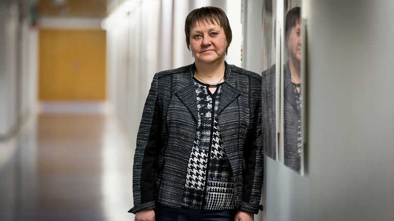 Nuorten palvelujen ja aikuissosiaalityön johtaja Maarit Sulavuori.
