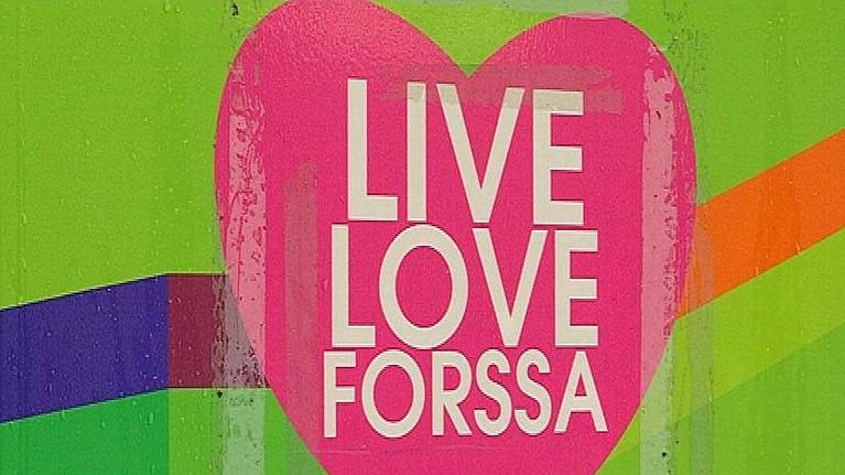 Sydänlogossa teksti live love Forssa
