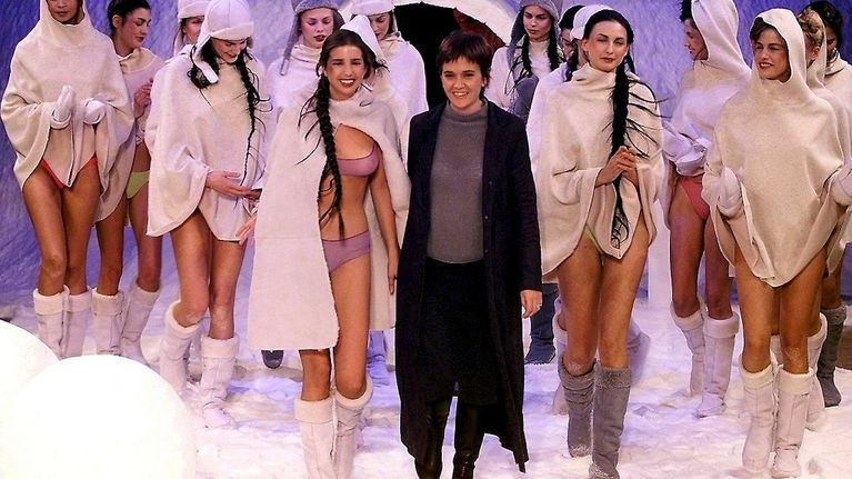 Ivanka Trump on työskenellyt myös mallina. Hän osallistui Toto Comellan muotinäytökseen Barcelonassa vuonna 2000.