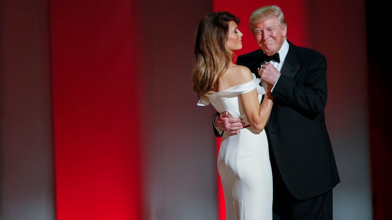 Melania ja Donald Trump tanssivat virkavalan vannomisen jälkeen Liberty Ball -juhlissa 20. tammikuuta.