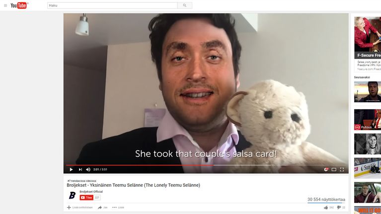 Kuvakaappaus youtube-videosta, joka parodioi Teemu Selännettä. 