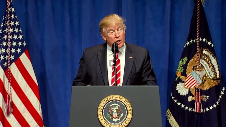 Trump pitää puhetta