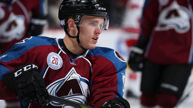 Mikko Rantanen Colorado Avalanchen pelipaidassa.