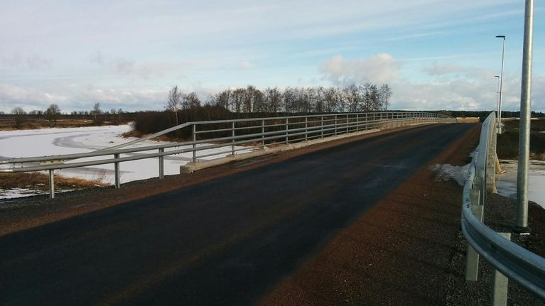 Kankaankylän ja Annalankylän välinen Ämpin silta saatiin pitkän riitelyn jälkeen rakennettua. 