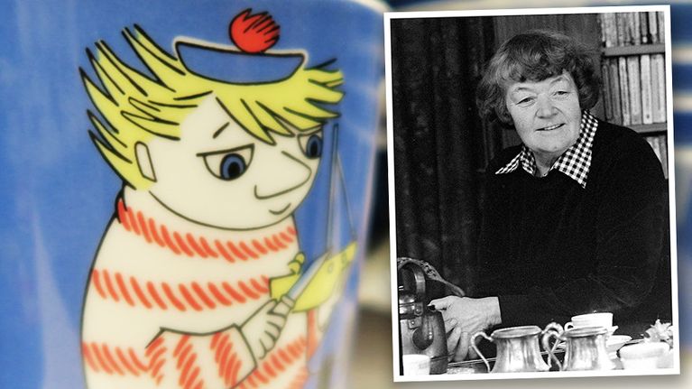 Tuutikki muumimukissa ja Tuulikki Pietilä.