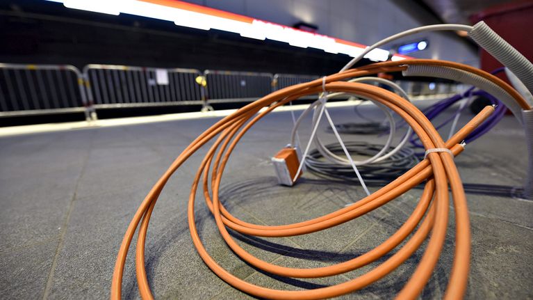 Kaapeleita Länsimetron Aalto-yliopiston metroasemalla Espoon Otaniemessä.