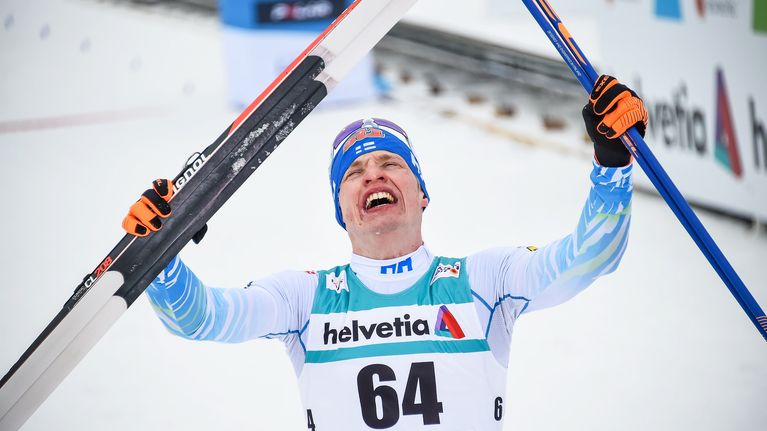Iivo Niskanen tuulettaa maailmanmestaruutta.