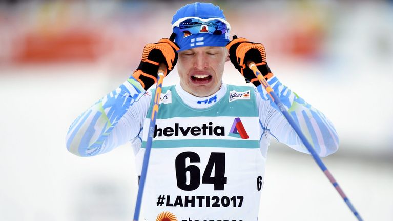 Iivo Niskanen maailmanmestaruuden varmistuttua 15 kilometrin kilpailun maalissa.