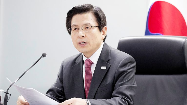 Hwang Kyi-ahn avaa kansallisen turvallisuusneuvoston kokouksen Soulissa.