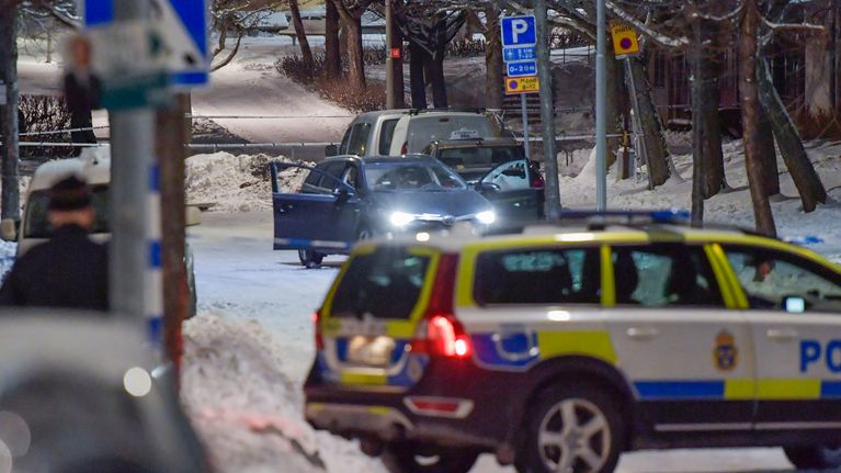 Poliisi on etsinyt kaksoismurhasta epäiltyjä Tukholmassa. 