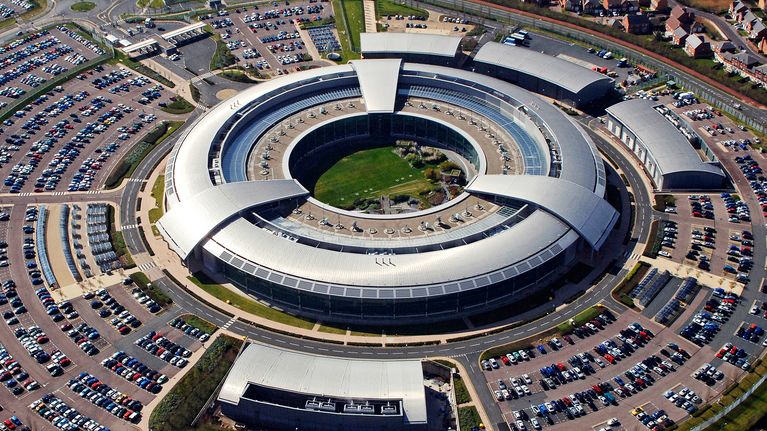 Britannian tiedustelupalvelun GCHQ:n päämaja Cheltenhamissa.