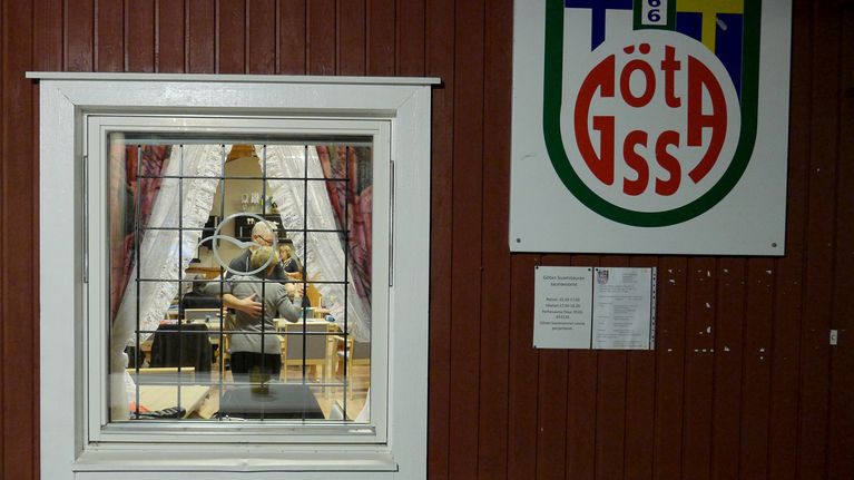 Talon seinää ja ikkuna.