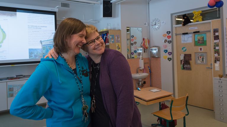 Erityisluokanopettajat Maria Juutinen ja Tarja Leinonen.