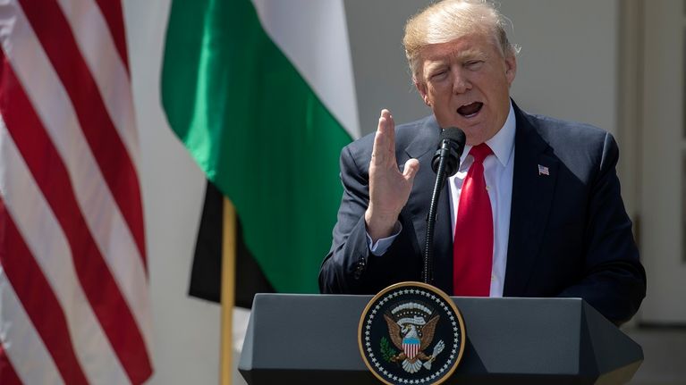 Donald Trump reagoi Syyrian hallituksen tekemään kemialliseen iskuun puheessaan 5. huhtikuuta 2017.