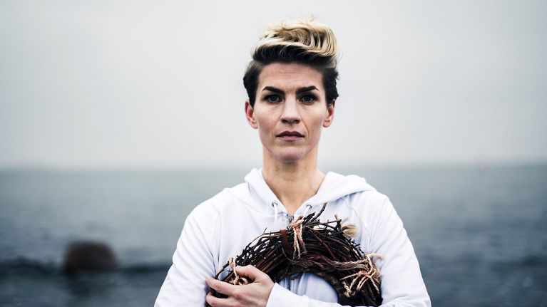 Laulaja-näyttelijä Maria Ylipää nähdään Jeesuksena tämän vuoden Via Cruciksessa.