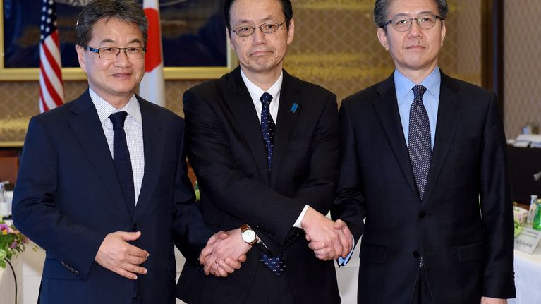 Yhdysvaltojen, Etelä-Korean ja Japanin edustajat neuvottelivat Pohjois-Korean tilanteesta 25. huhtikuuta 2017.