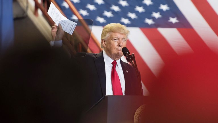 Donald Trump "Make America Great Again" -tilaisuudessa Harrisburgissa 29. huhtikuuta.