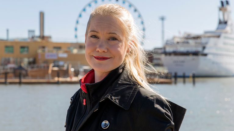 Emilia Lahti tutkii sisua itsensä ylittämisen välineenä.