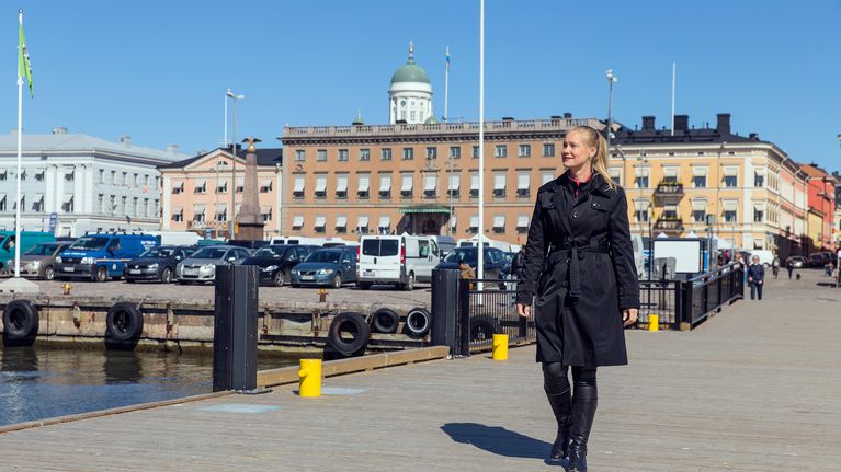 Tutkija Emilia Lahti toivoo ihmisten luovan turvapaikkoja toisilleen.