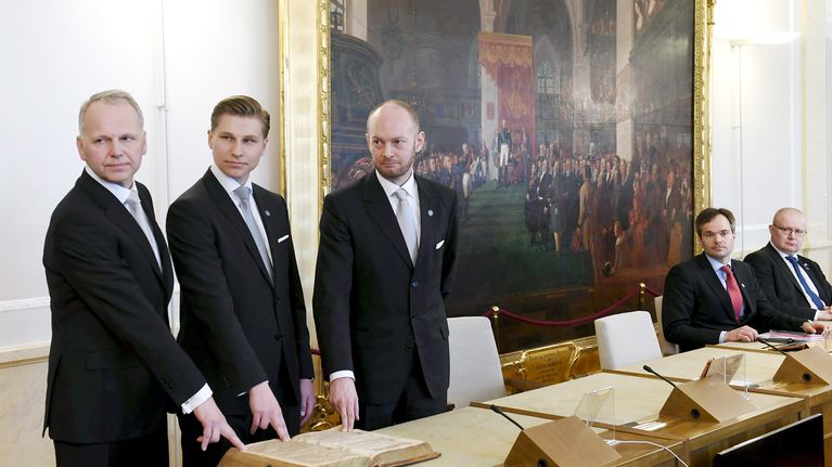 Maa- ja metsätalousministeri Jari Leppä, oikeusministeri Antti Häkkänen ja Eurooppa-, kulttuuri- ja urheiluministeri Sampo Terho vannoivat virka- ja tuomarinvalan valtioneuvoston yleisistunnossa Helsingissä 5. toukokuuta.