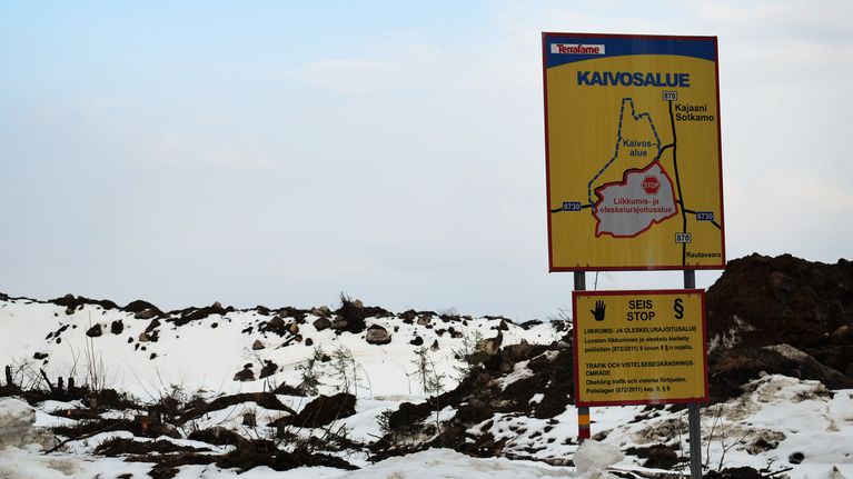 Terrafamen kaivosalueen kyltti.
