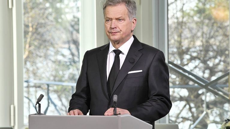Presidentti Sauli Niinistö valmistautuu pitämään Yleisradion televisioimaa muistopuhetta lauantaiaamuna.