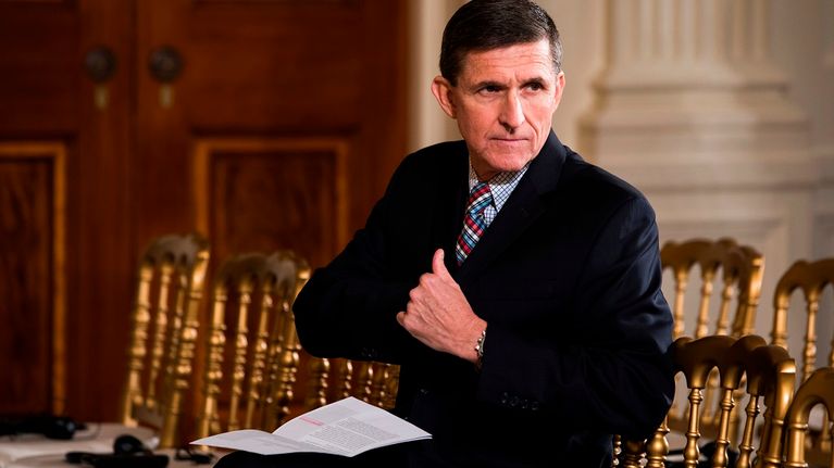 Michael Flynn kaivaa povitaskuaan.