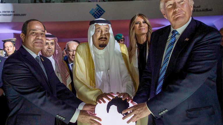 Trump, vaimo ja valtion päämiehiä avajaisissa