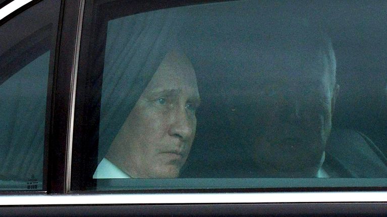Presidentti Putin autossa.