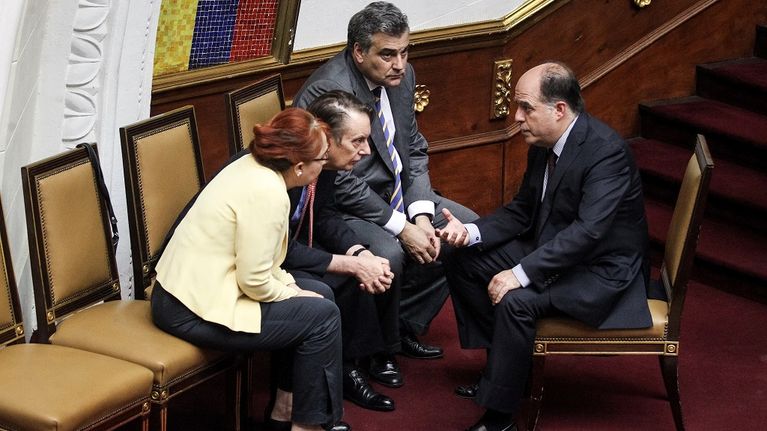 Venezuela parlamentin puhemies keskustelee suurlähettiläiden kanssa.