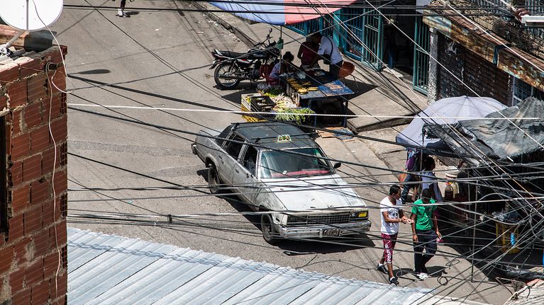 Katunäkymä Caracasissa, Venezuelassa.