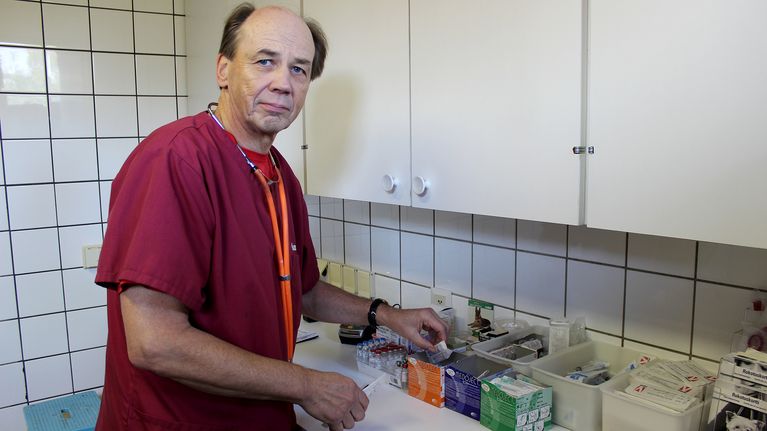 Kaupungin suosituin eläinlääkäri jäi eläkkeelle – ja heltyi takaisin ...