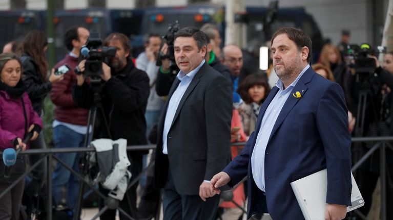 Katalonian entinen varapääministeri Oriol Junqueras kävelee oikeuteen Madridissa 2.11.2017.